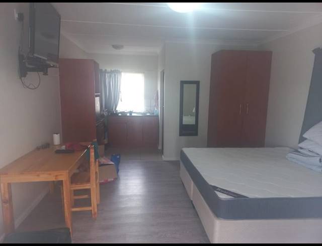 1 BEDROOM PROPERTY TO RENT IN OATLANDS NORTH